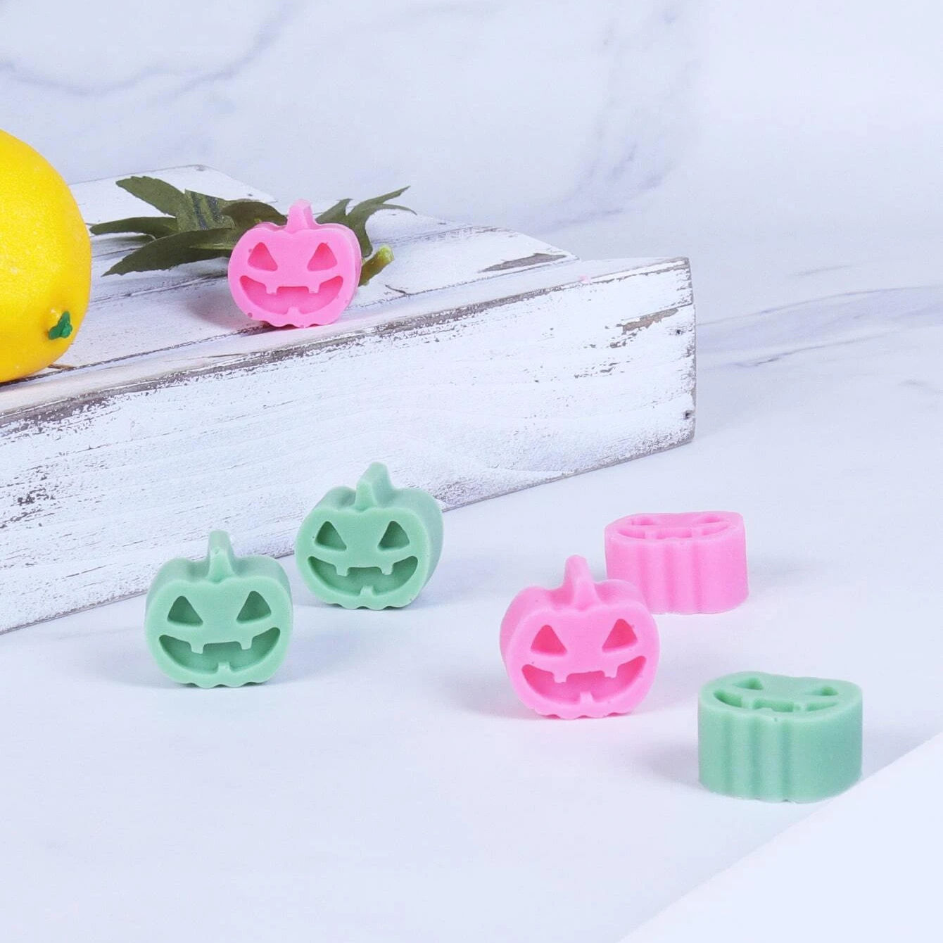 Mini Kürbisse Silikonform für Fruchtgummis und zum Backen 18-fach