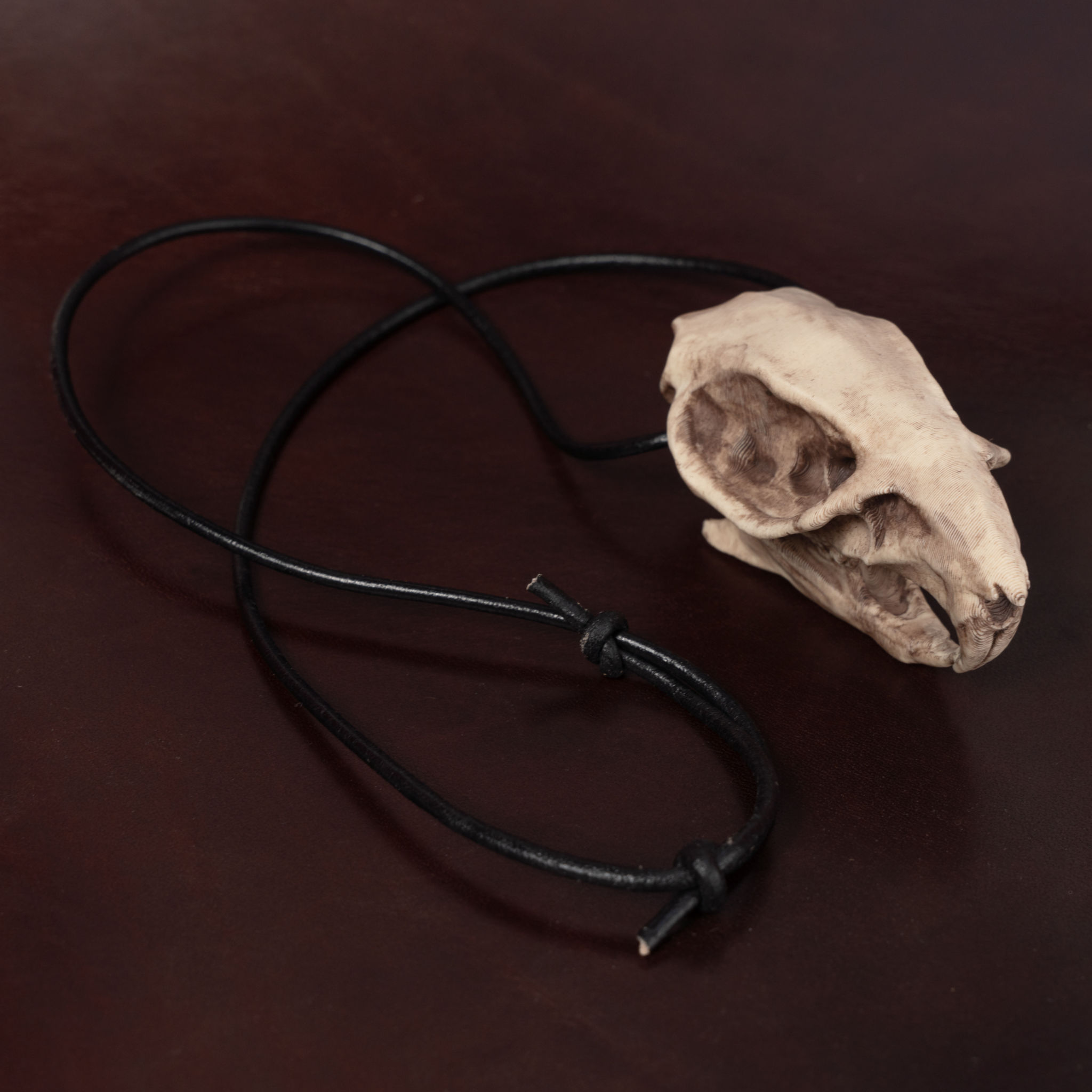 3D Druck Rattenschädel Anhänger mit Lederband (7cm)