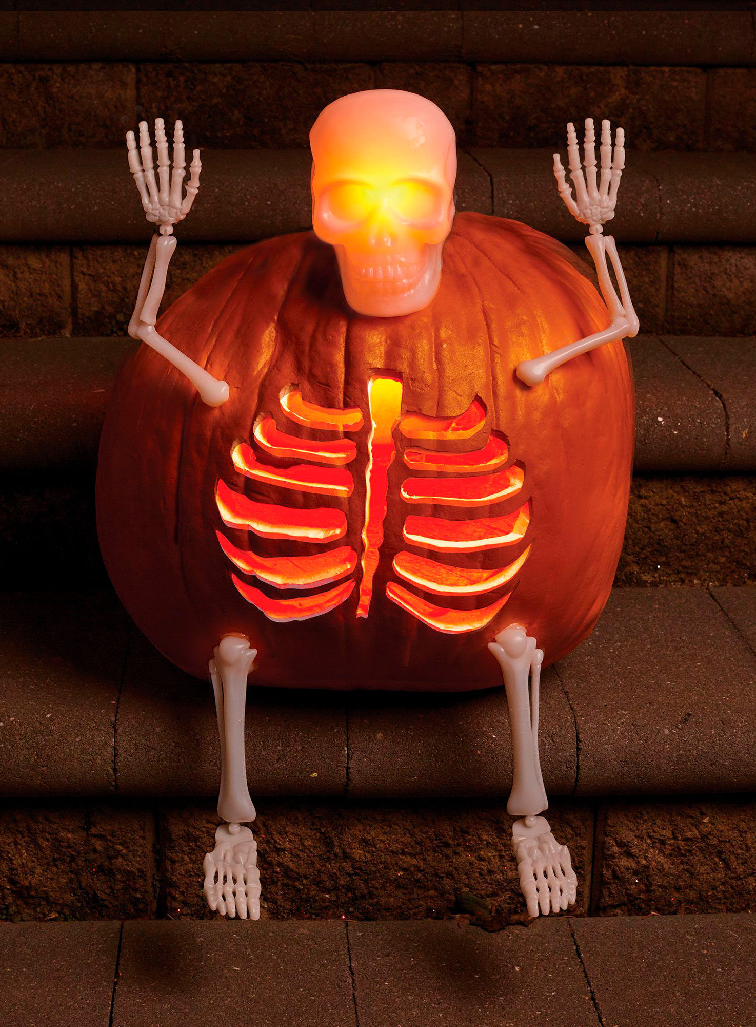 Leuchtskelett für Halloween-Kürbis