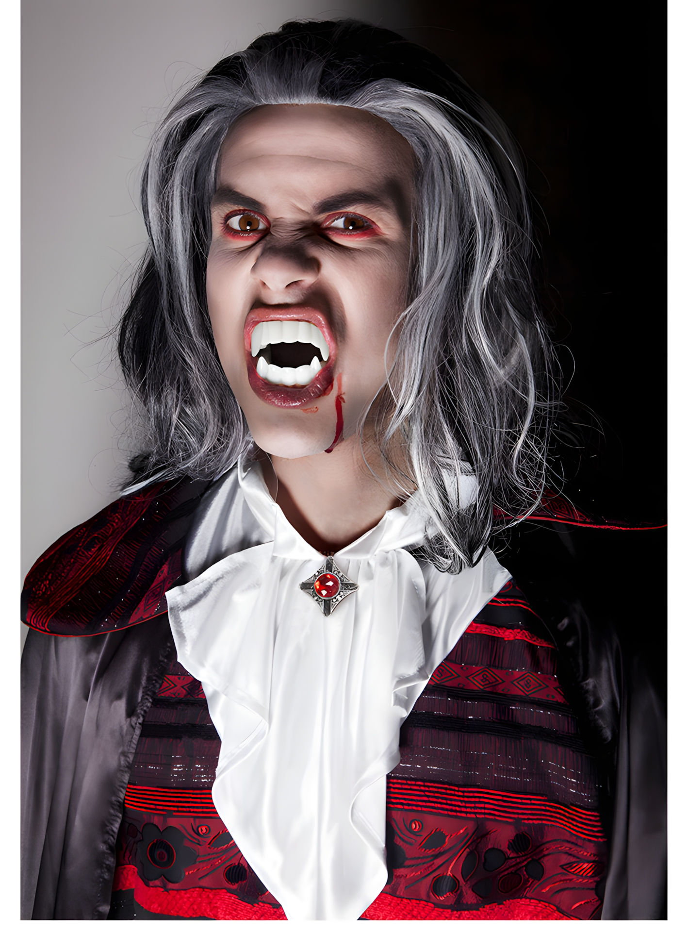 Vampirgebiss mit Kunstblut