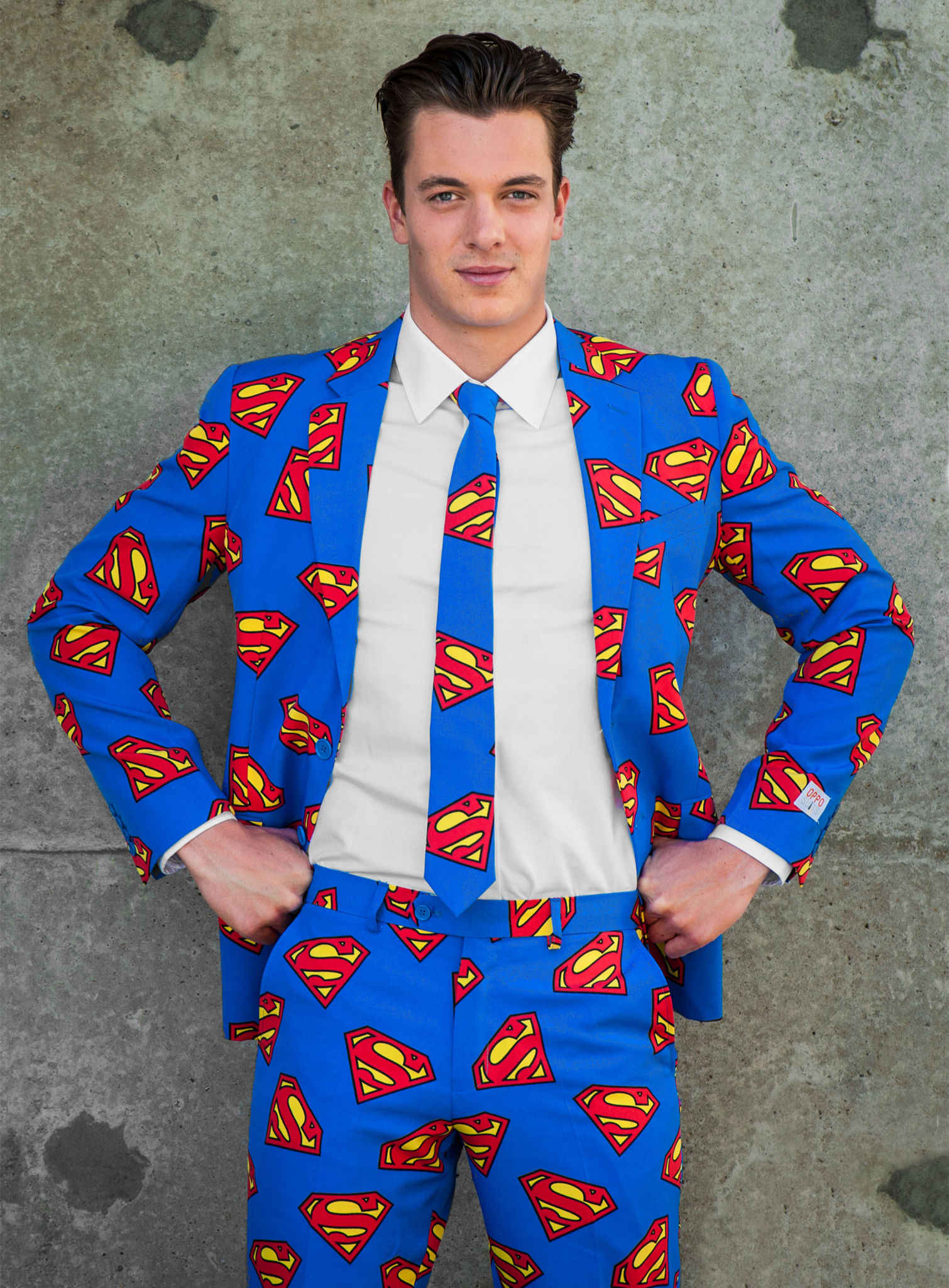 OppoSuits Superman Anzug