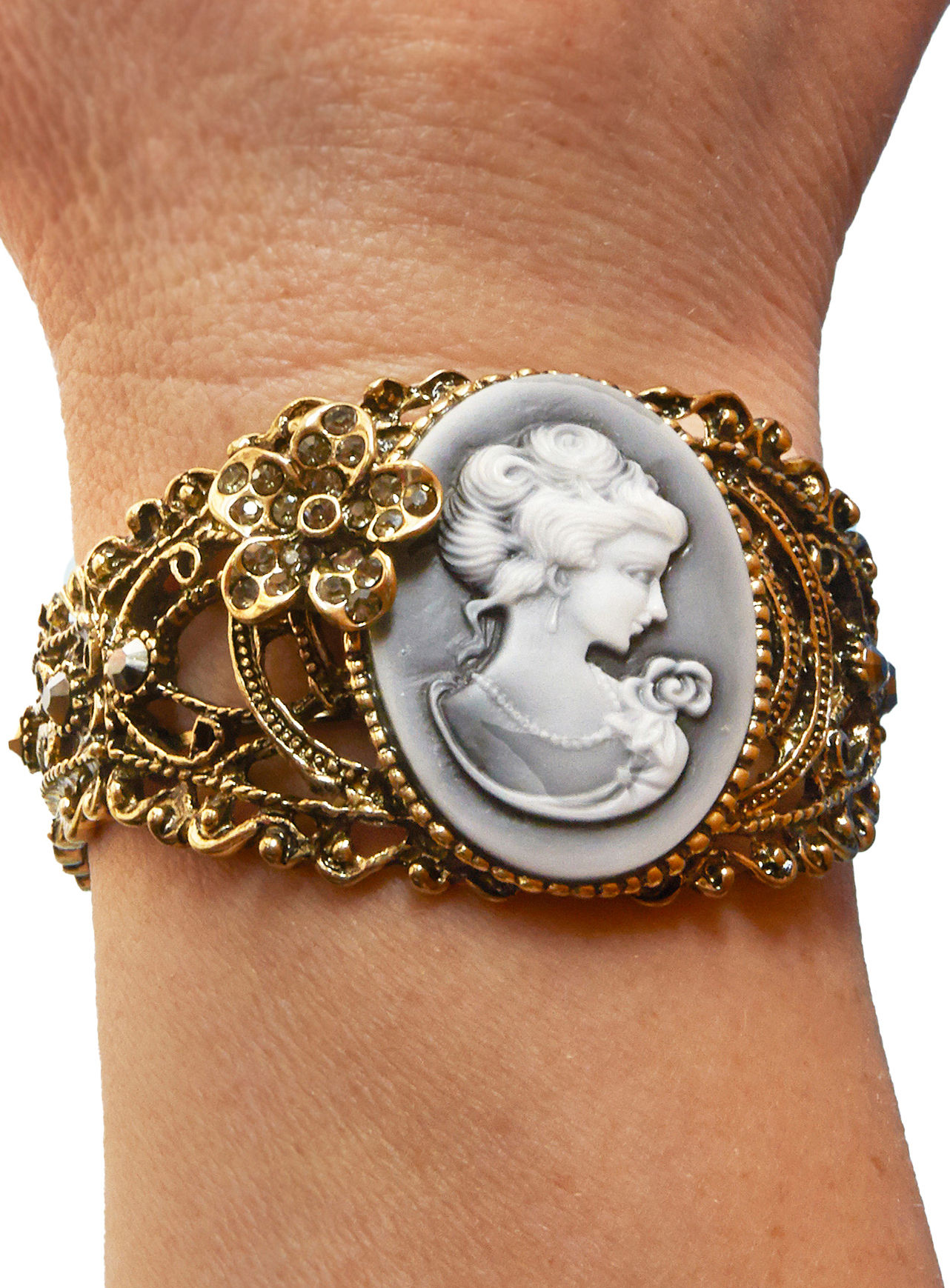 Armspange mit Schmuck-Kamee